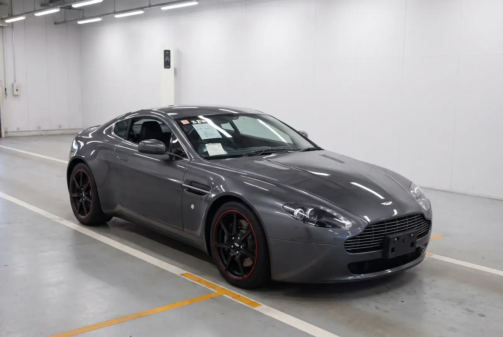 Aston Martin Vantage V8, 2008, vydražený v Japonsku